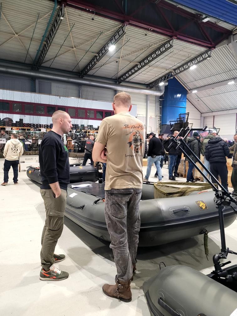 iboat 400 zelt iBoat 400 Extrabreit – Bootsangeln mit Komfort und Stabilität – Imperial Fishing GmbH